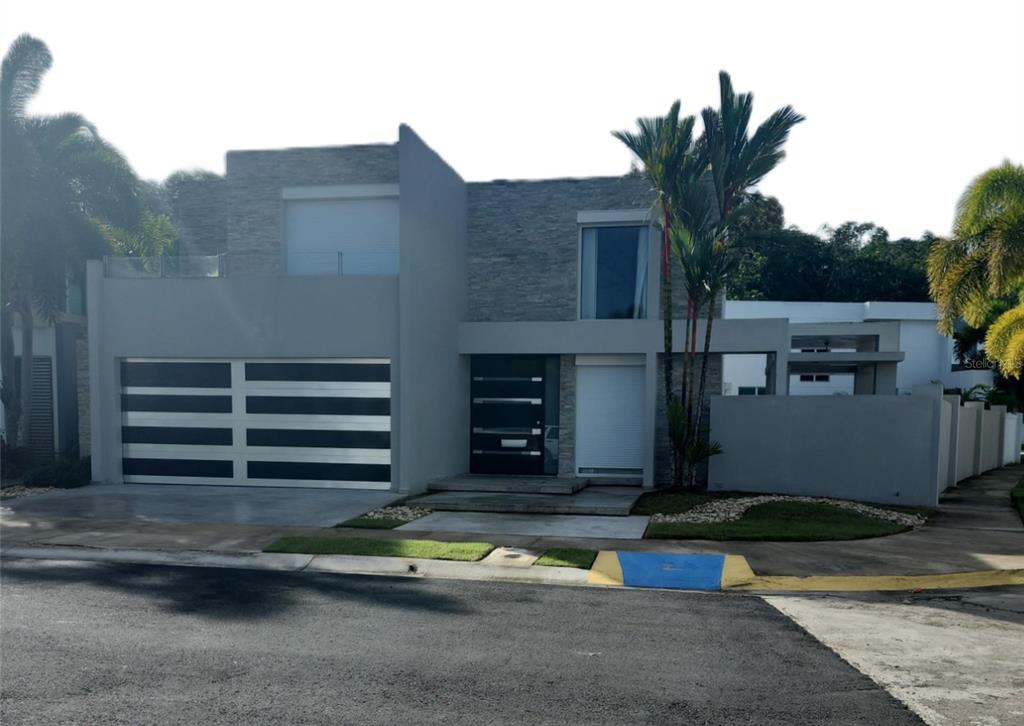 4 Adonidia, Unit HH39 Bayamon, PR 00956 - Photo 1 of 14