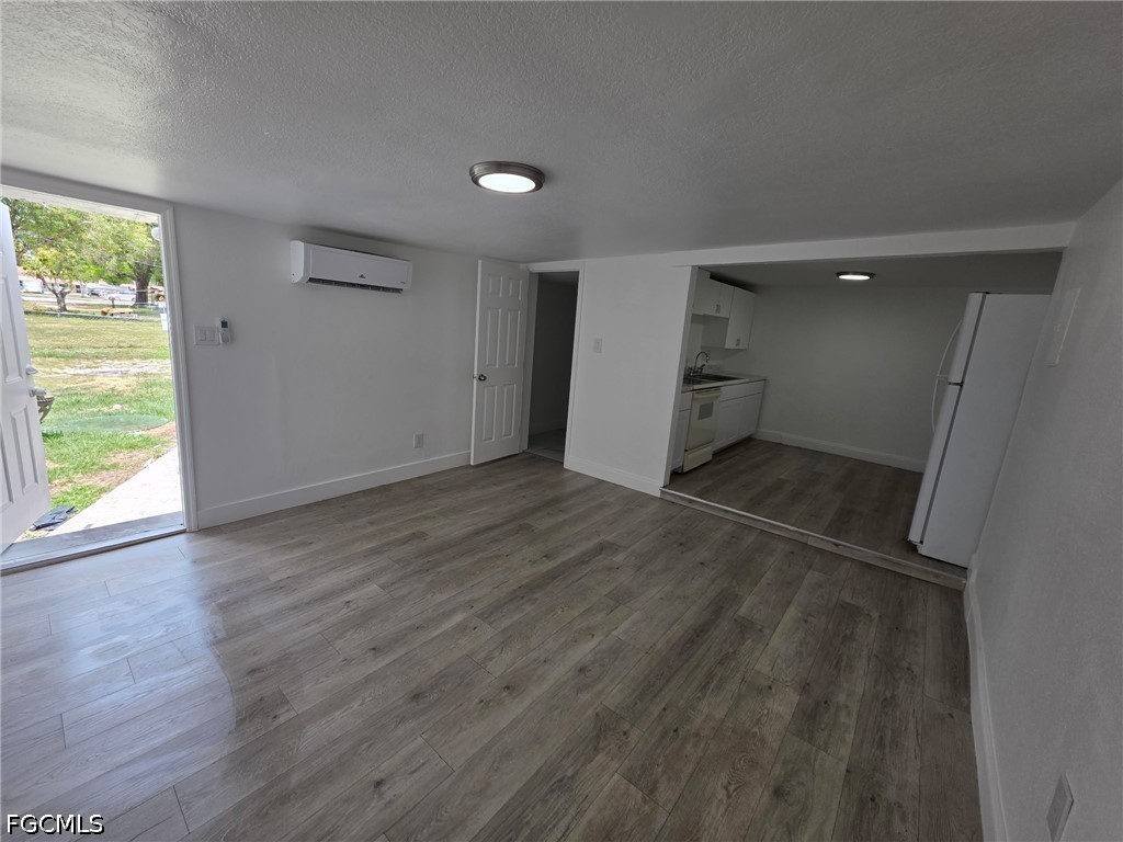 420 Fairfax Road, Unit 5 Fort Myers, FL 33905 - Photo 3 of 7