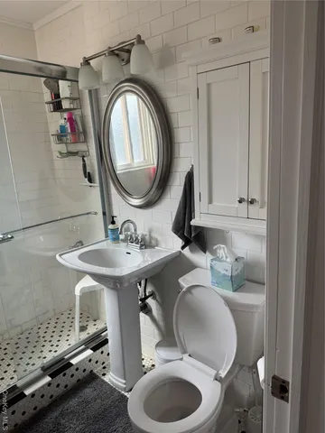 $2,400 | 326 Edmunton Drive, Unit L7, North Babylon, NY 11703