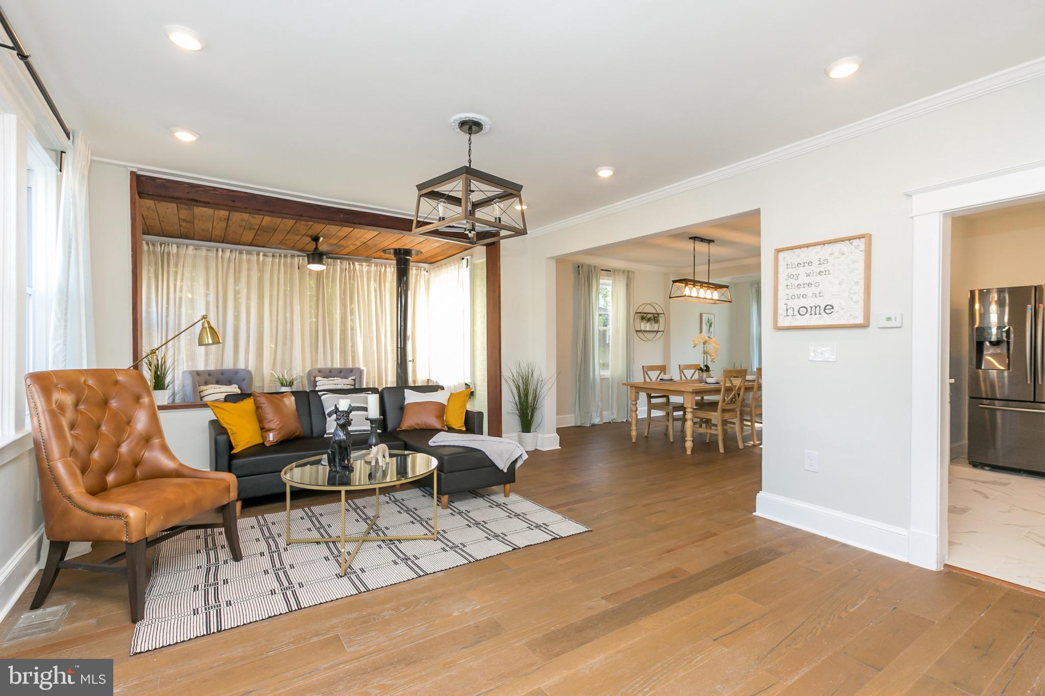 500 Kingston Road Baltimore, MD 21229 - Photo 2 of 32 Open living area