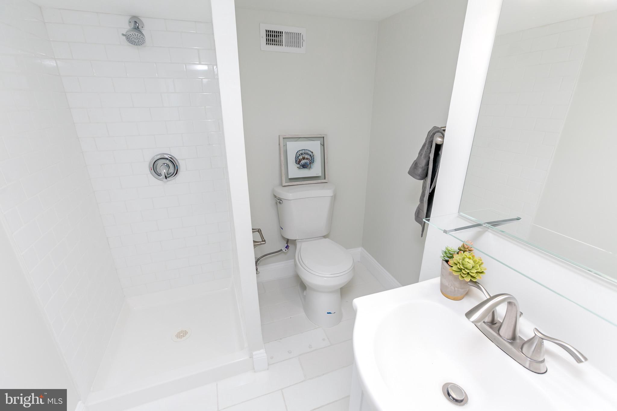 500 Kingston Road Baltimore, MD 21229 - Photo 28 of 32 Lower level full bathroom