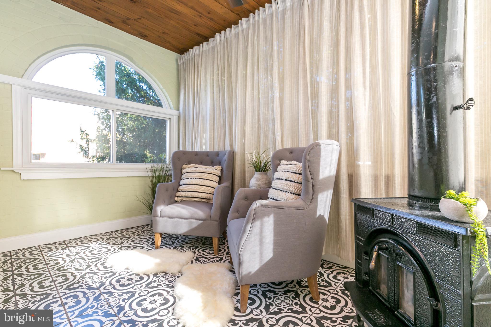 500 Kingston Road Baltimore, MD 21229 - Photo 5 of 32 Sun Room