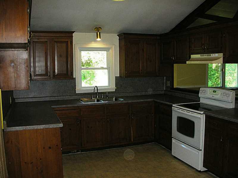 215 Ten Rod Road Exeter, RI 02822 - Photo 6 of 23 Kitchen.