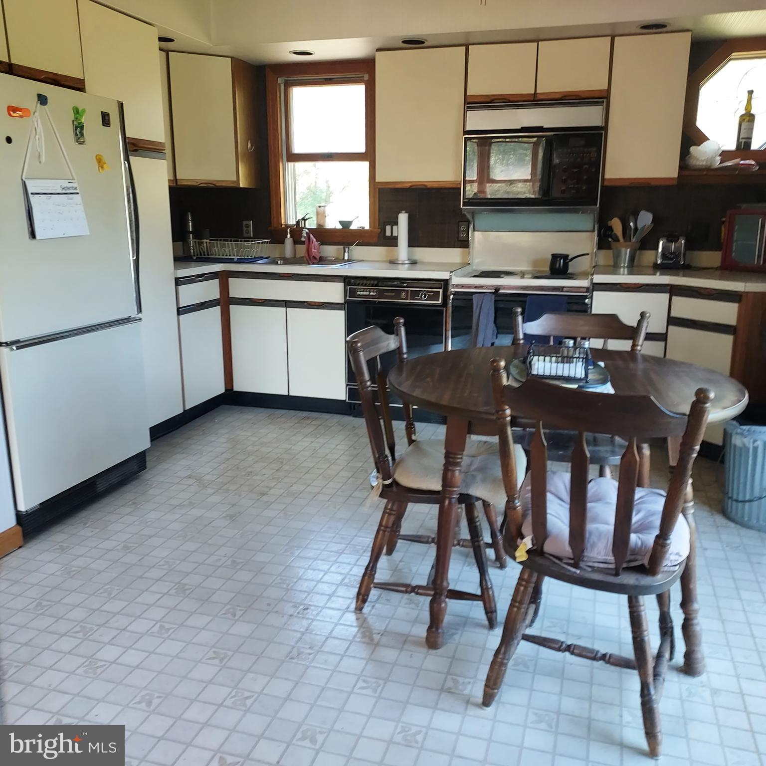 329 Pennington - Titusville Road Pennington, NJ 08534 - Photo 32 of 59 Eat-in kitchen