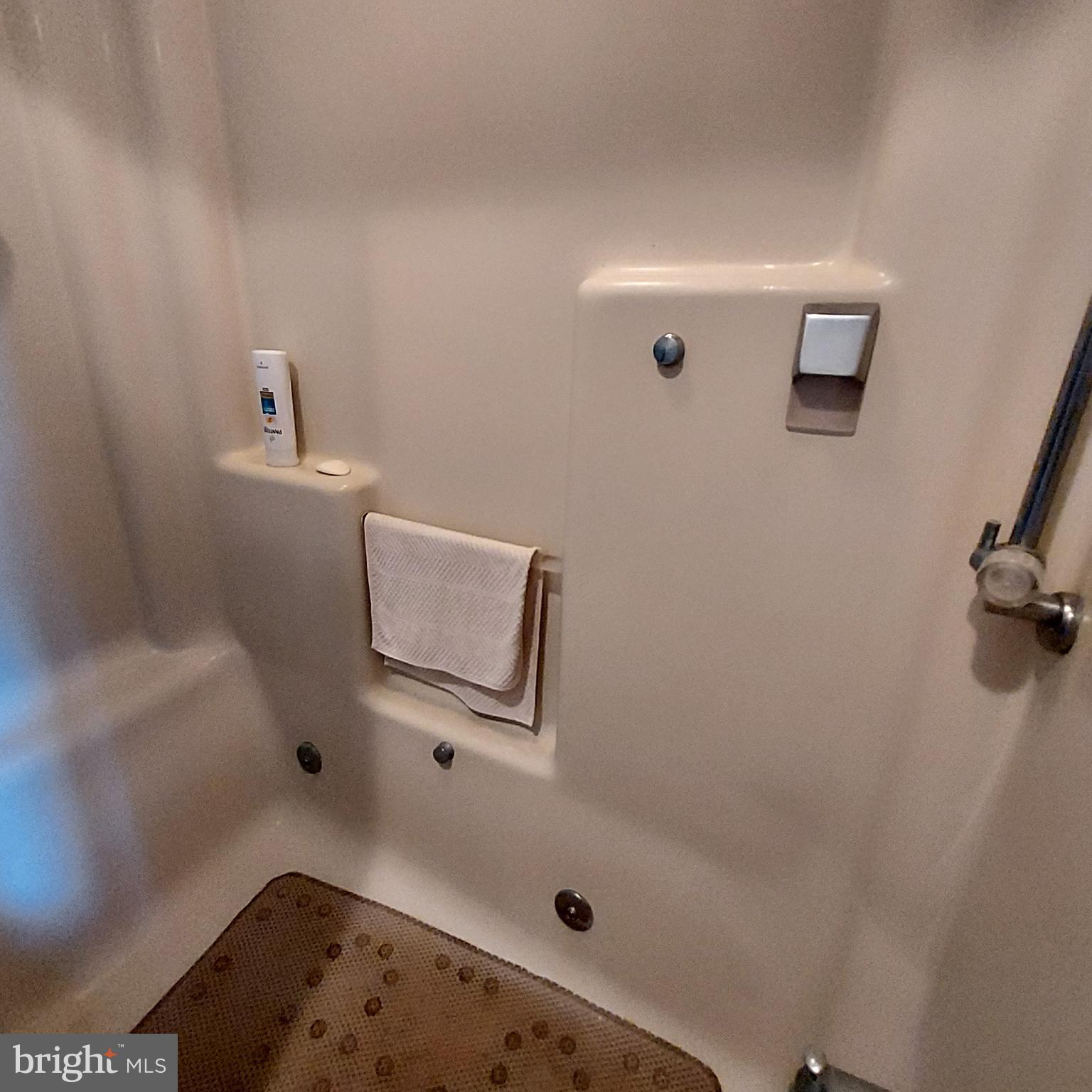 329 Pennington - Titusville Road Pennington, NJ 08534 - Photo 37 of 59 Jacuzzi tub in-law suite