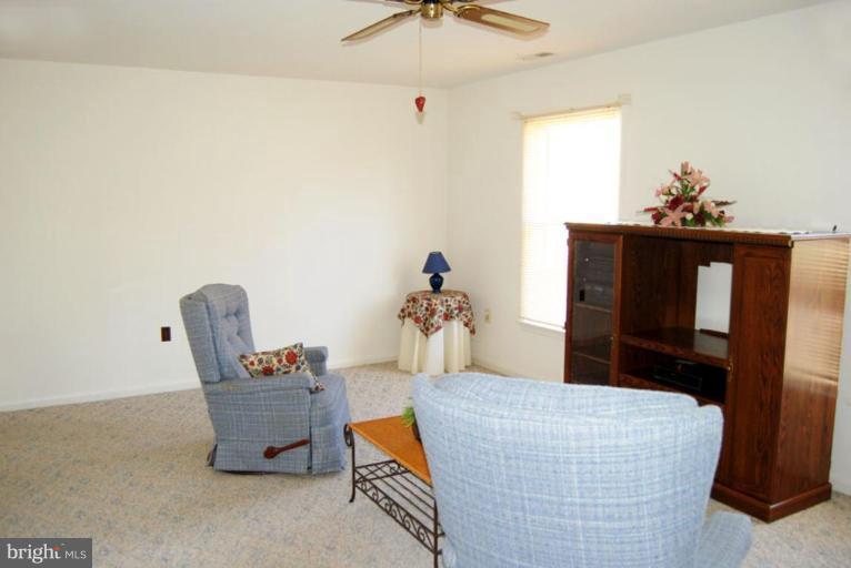 876 Rudder Way Annapolis, MD 21401 - Photo 8 of 18 Family Room