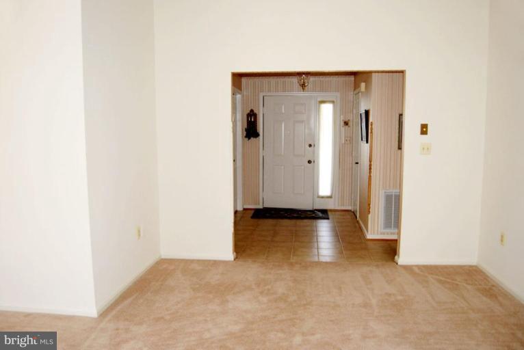876 Rudder Way Annapolis, MD 21401 - Photo 9 of 18 Entrance / Foyer
