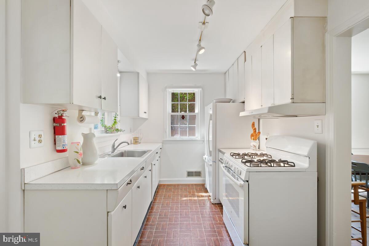 10113 Big Rock Road Silver Spring, MD 20901 - Photo 4 of 43