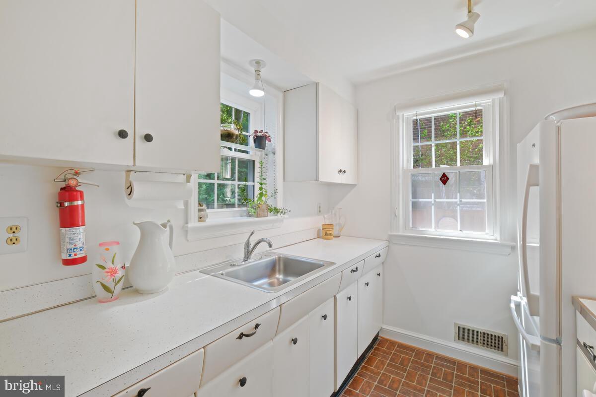 10113 Big Rock Road Silver Spring, MD 20901 - Photo 6 of 43