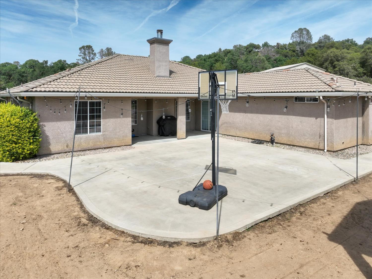 47482 Veater Ranch Road Coarsegold, CA 93614 - Photo 43 of 51 a front view of a house with a yard