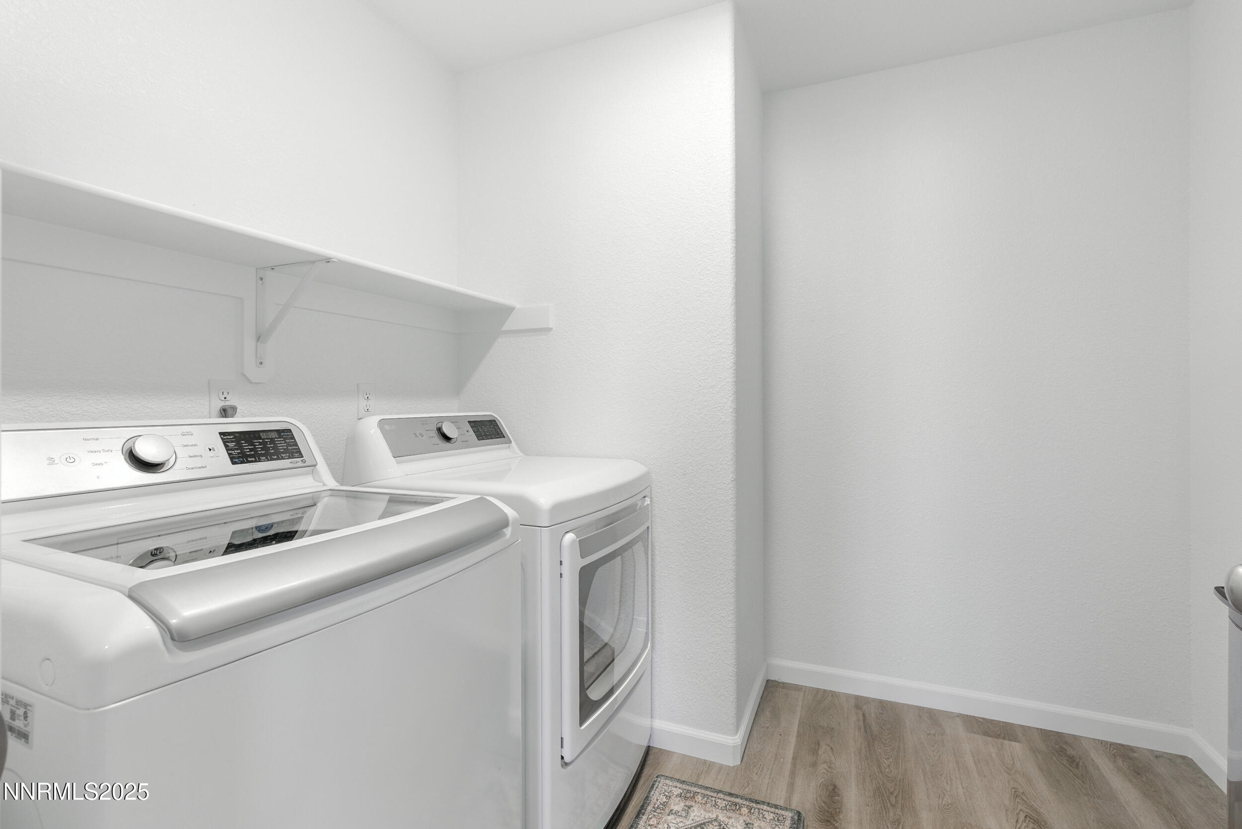 6778 Shell Court Fernley, NV 89408 - Photo 27 of 33 a utility room with dryer and washer