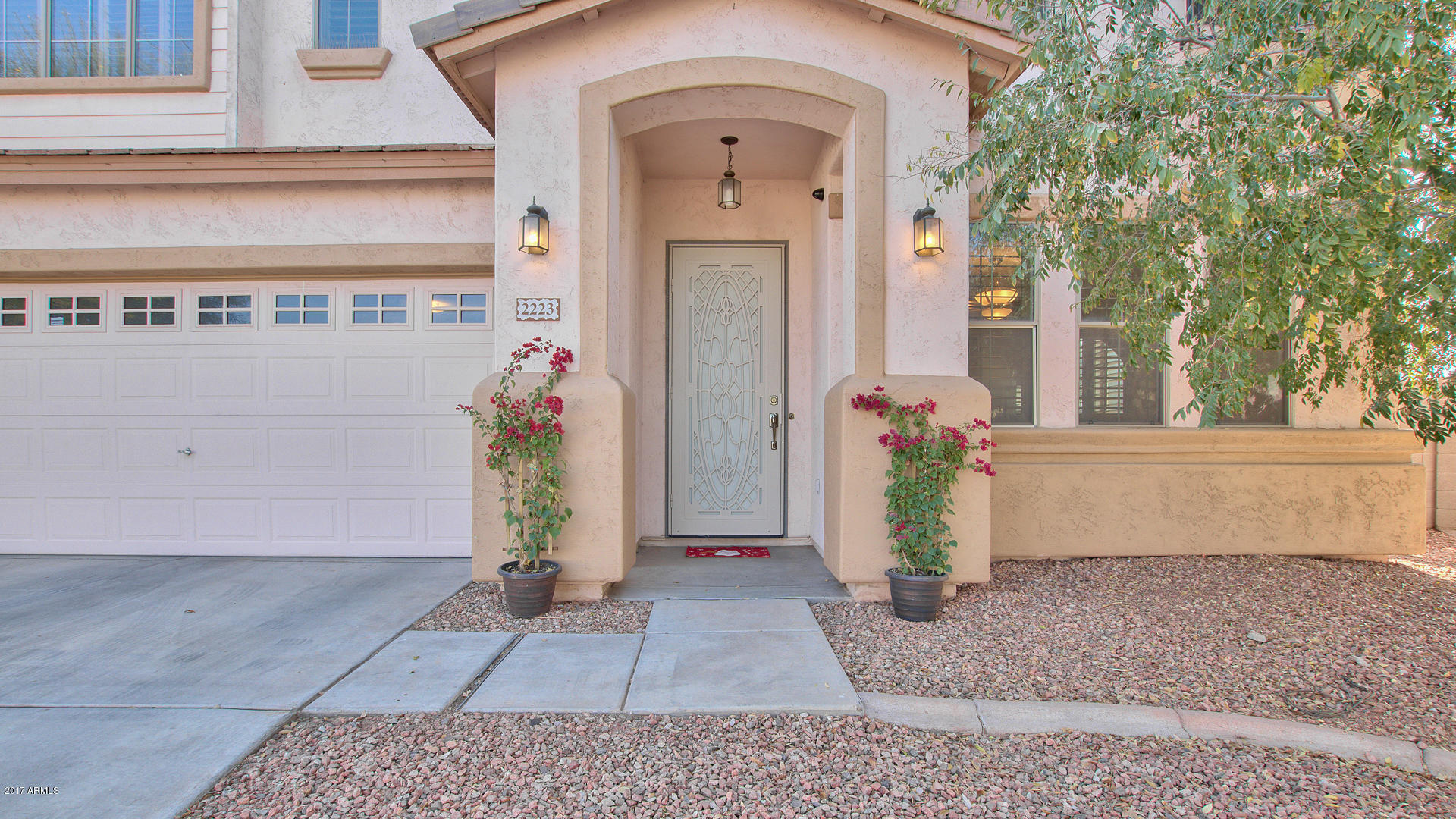 2223 West Maldonado Road Phoenix, AZ 85041 - Photo 4 of 41 04