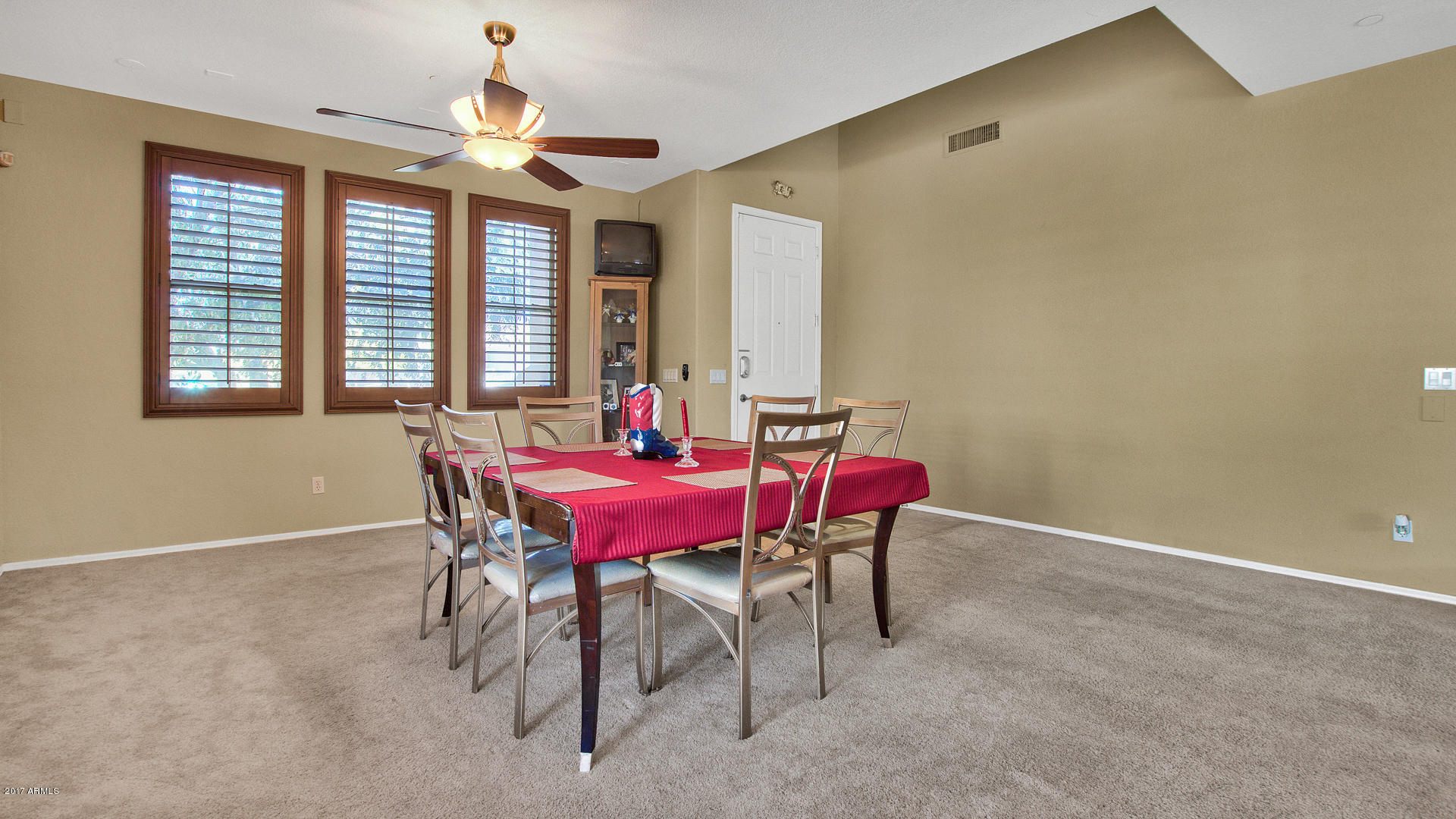 2223 West Maldonado Road Phoenix, AZ 85041 - Photo 6 of 41 06