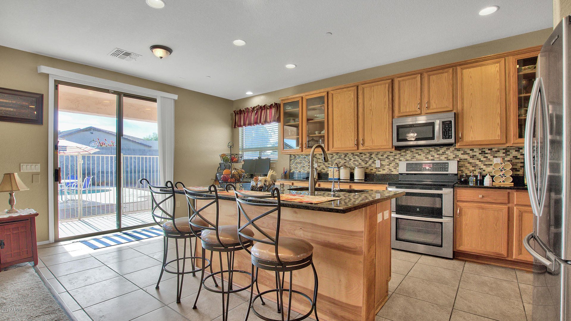 2223 West Maldonado Road Phoenix, AZ 85041 - Photo 9 of 41 09