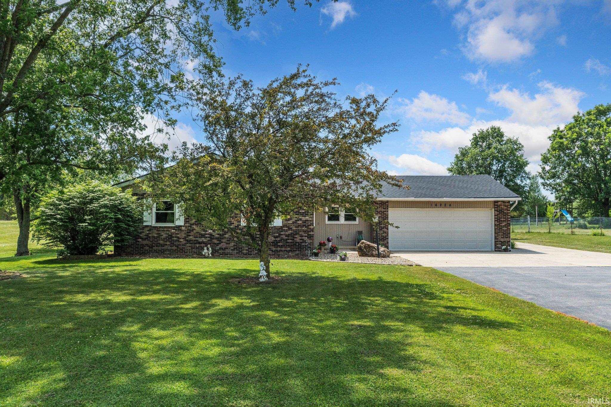 16224 Feighner Road Roanoke, IN 46783 - Photo 2 of 35