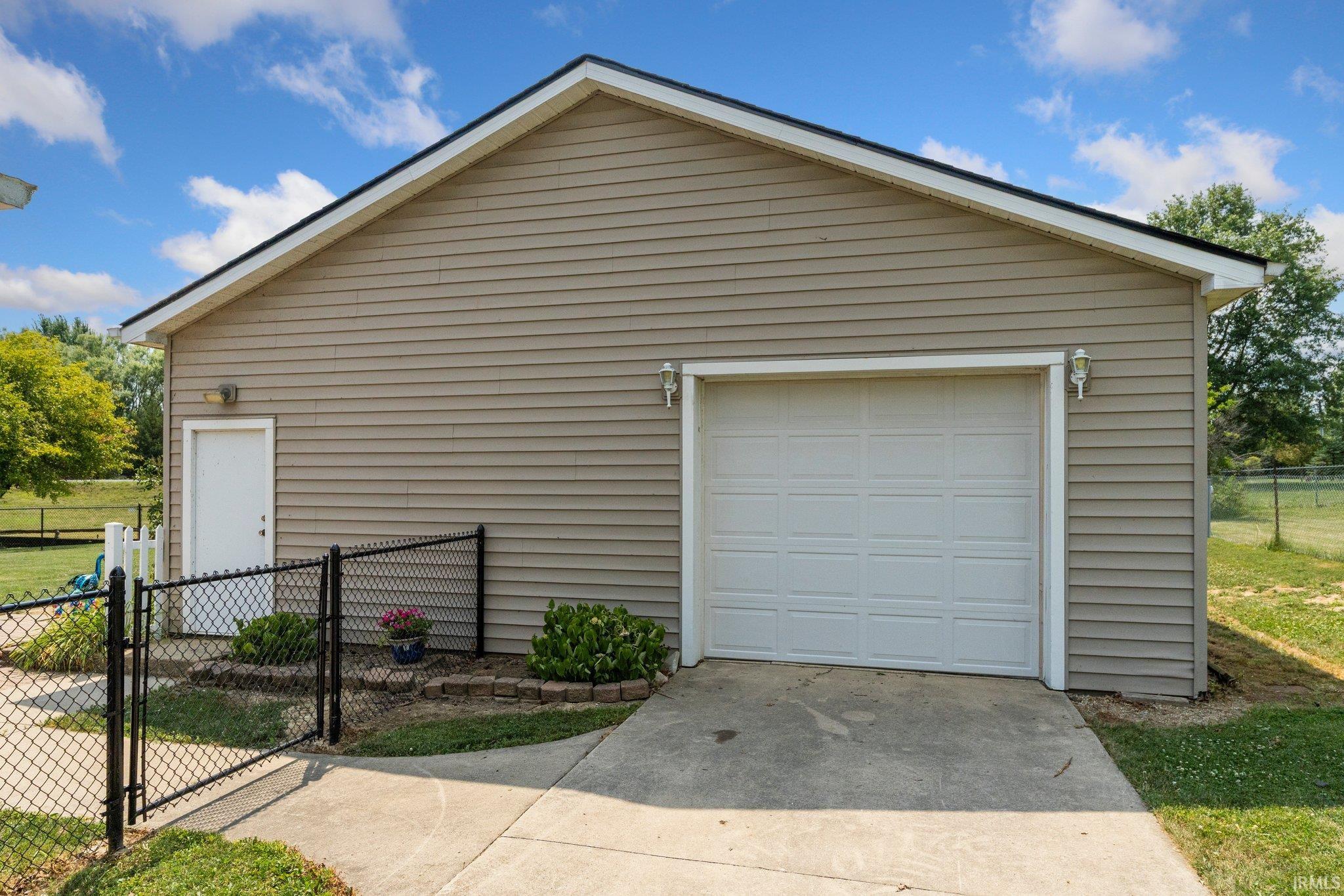 16224 Feighner Road Roanoke, IN 46783 - Photo 8 of 35