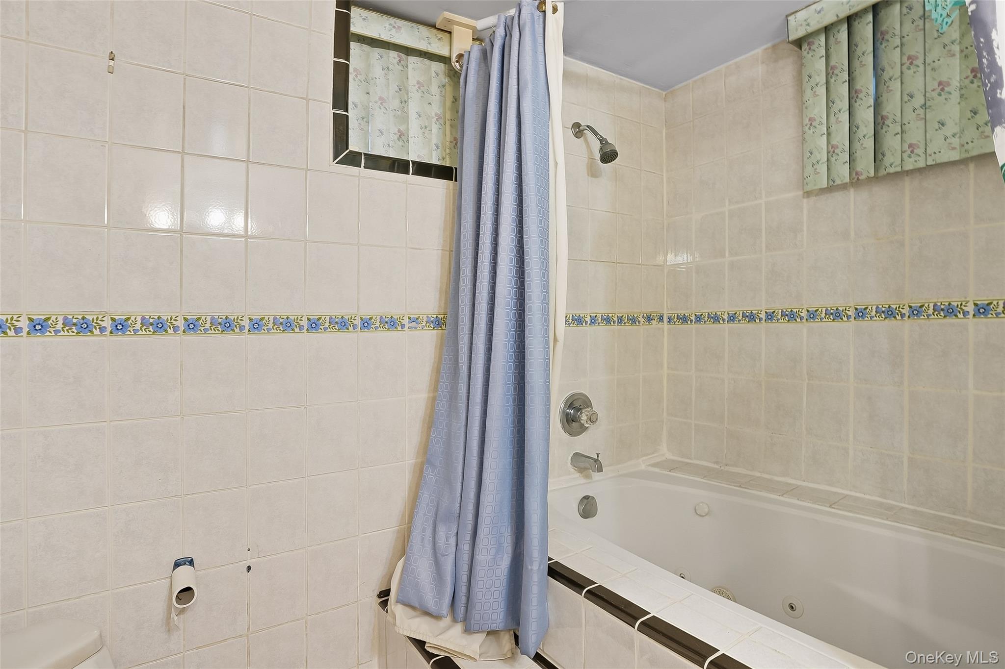 1036 Metcalf Avenue Bronx, NY 10472 - Photo 21 of 26 a bathroom with a shower