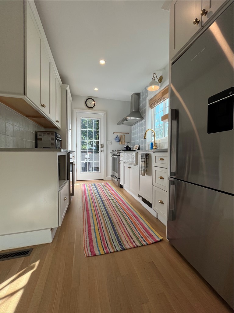 21 Connection Street Newport, RI 02840 - Photo 7 of 29