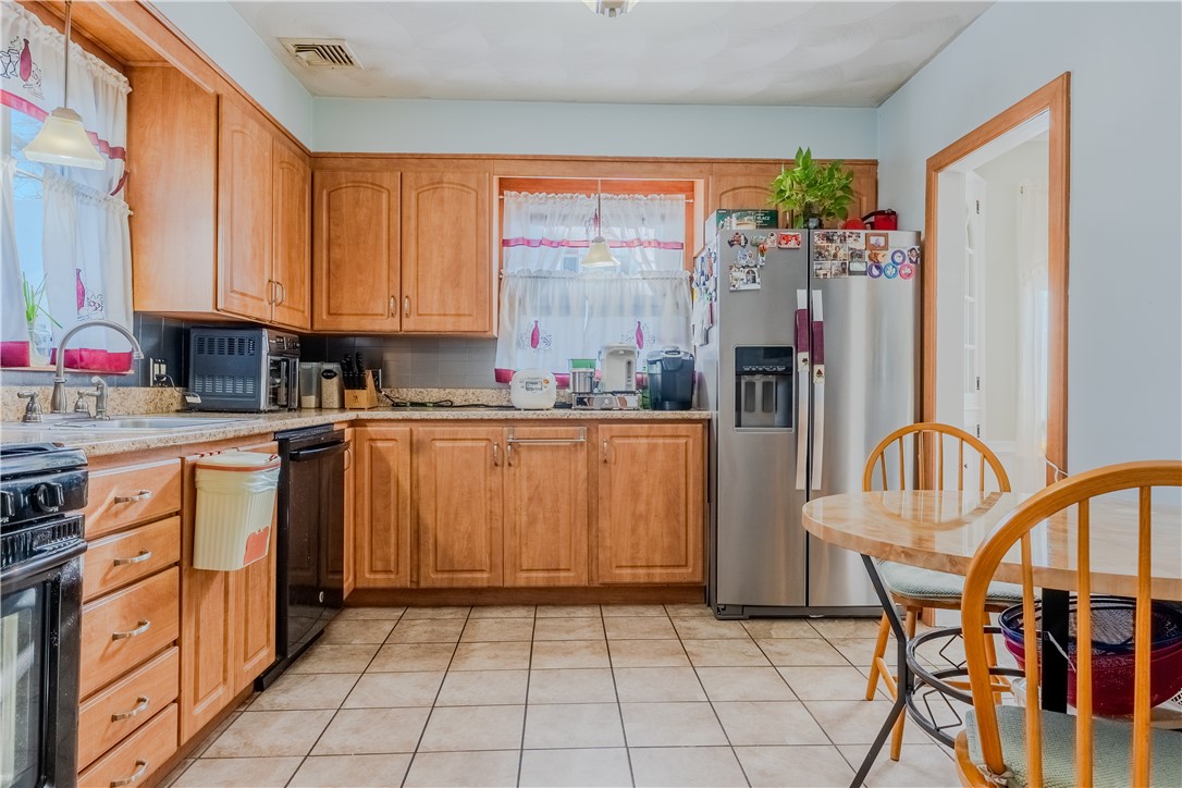 73 Western Promenade Cranston, RI 02905 - Photo 5 of 16