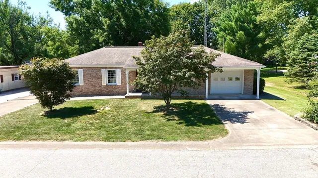 $294,900 | 2115 Lakeview Drive, Washington, IN 47501