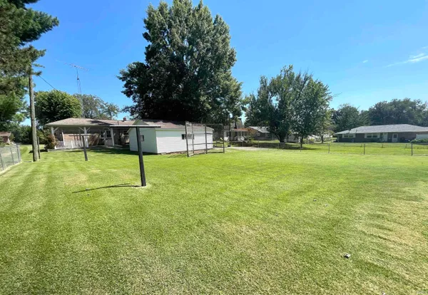 $284,900 | 2115 Lakeview Drive, Washington, IN 47501