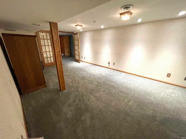 $284,900 | 2115 Lakeview Drive, Washington, IN 47501