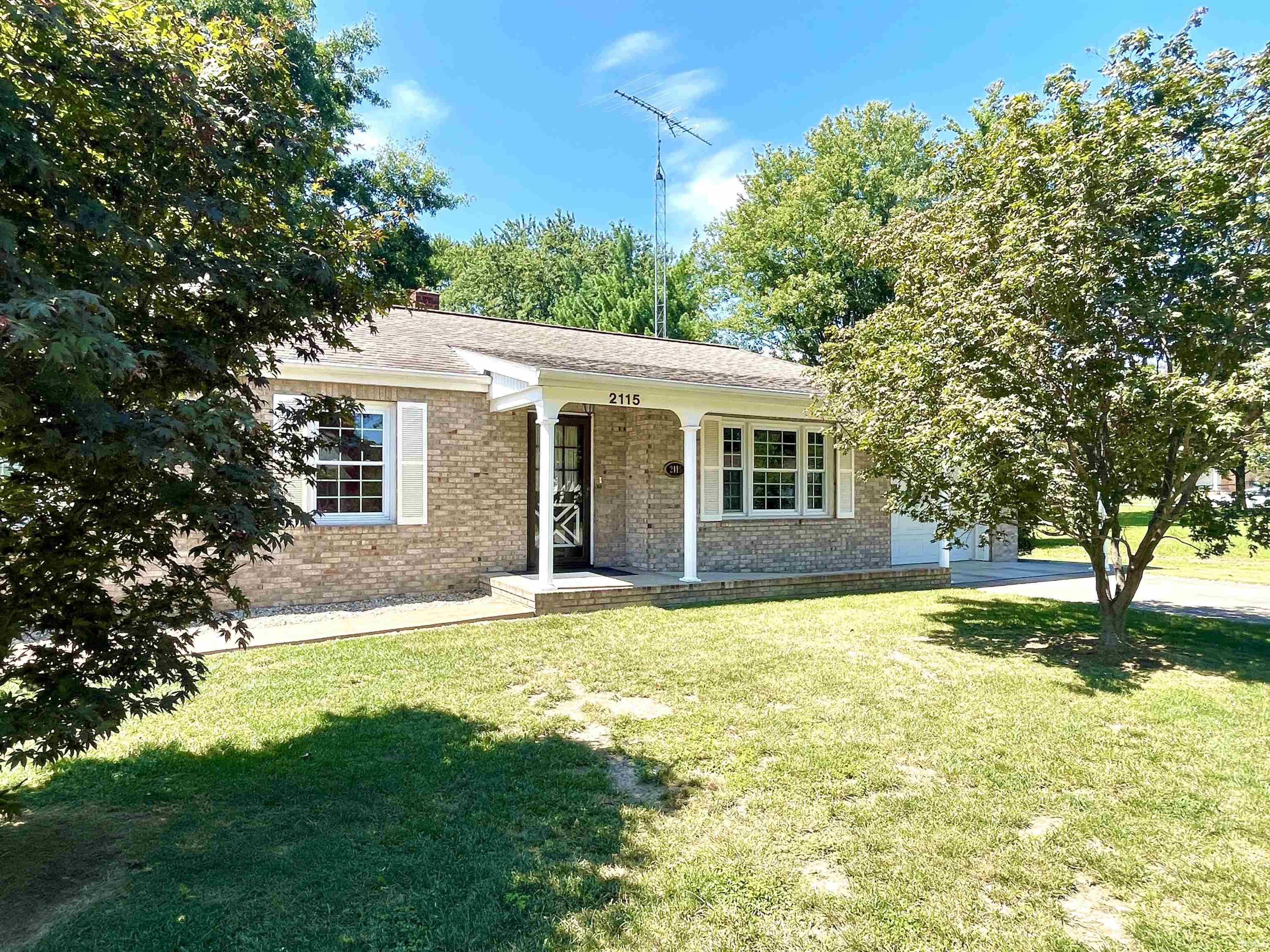 2115 Lakeview Drive Washington, IN 47501 - Photo 3 of 36