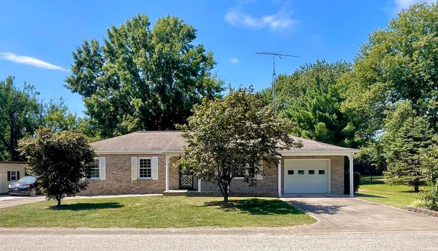 $294,900 | 2115 Lakeview Drive, Washington, IN 47501