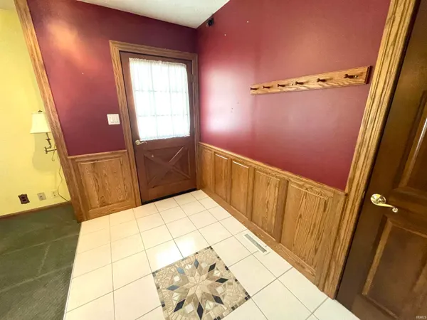 $284,900 | 2115 Lakeview Drive, Washington, IN 47501