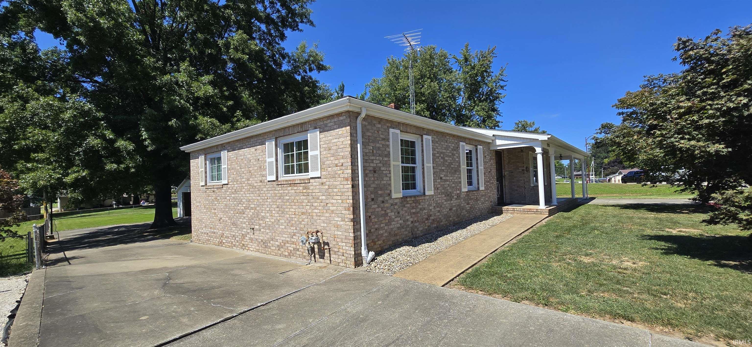 2115 Lakeview Drive Washington, IN 47501 - Photo 5 of 36