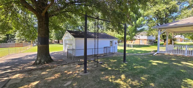 $294,900 | 2115 Lakeview Drive, Washington, IN 47501