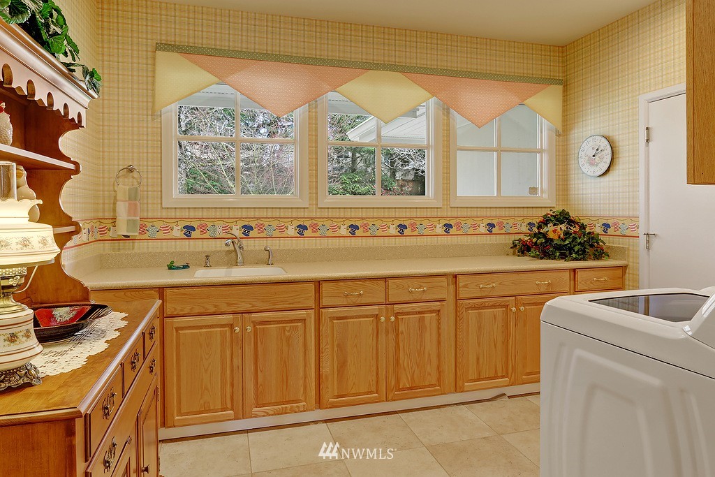 21809 35th Avenue Southeast Bothell, WA 98021 - Photo 12 of 18