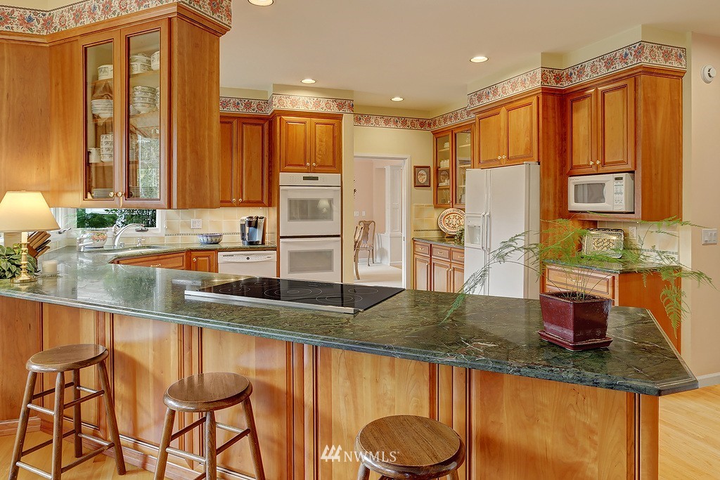 21809 35th Avenue Southeast Bothell, WA 98021 - Photo 7 of 18