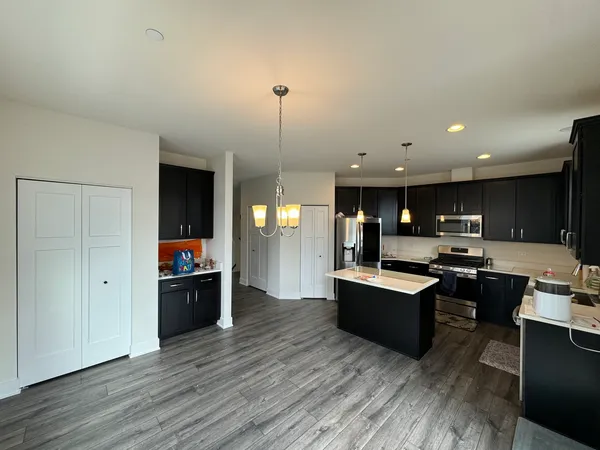 $3,100 | 29-w710 Cambridge Court, Warrenville, IL 60555
