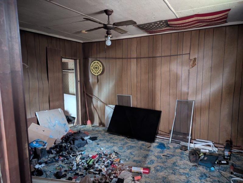 1172 Midway Road Northwest Resaca, GA 30735 - Photo 15 of 25 a living room with furniture