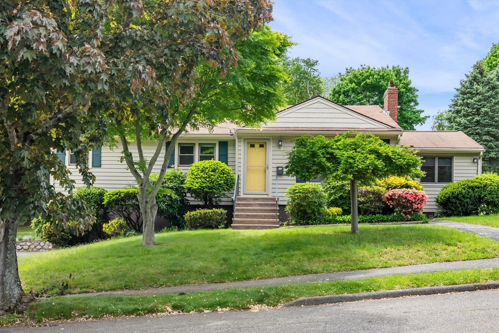 29 Patricia Road Peabody, MA 01960 - Photo 2 of 40