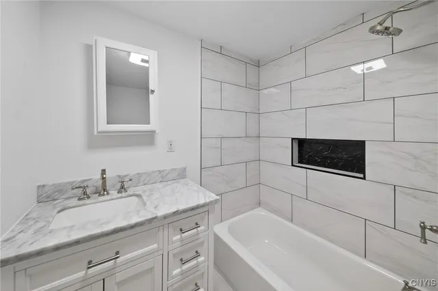 $234,900 | 5632 Cir Drive West, Cicero, NY 13039