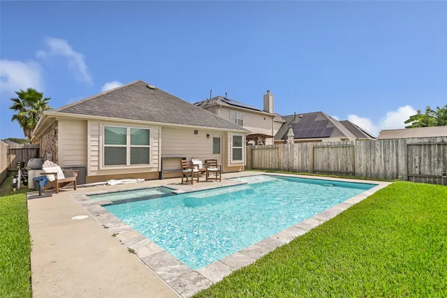 $2,400 | 5206 Misty Lane, Bacliff, TX 77518