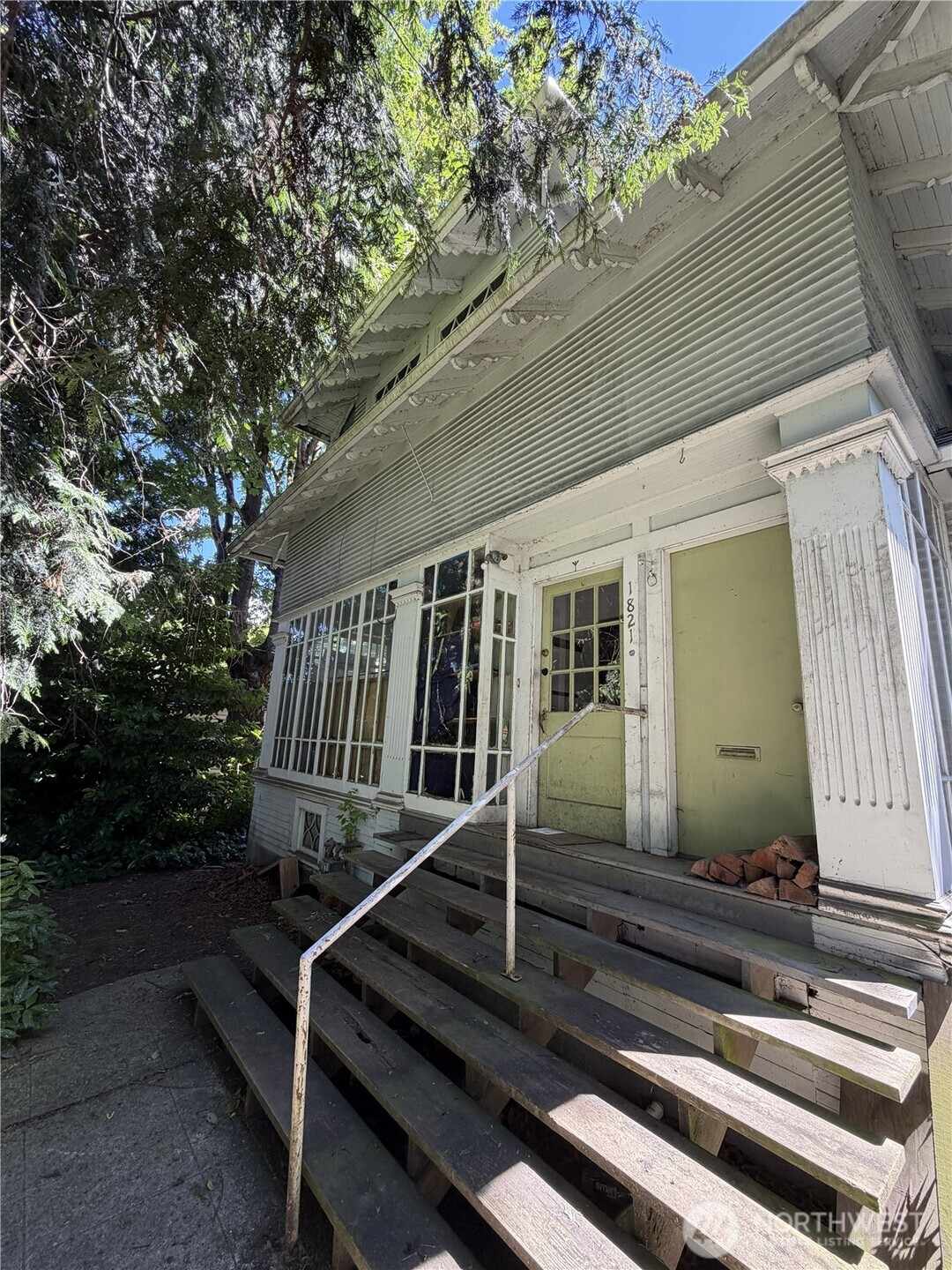 1821 East Howell Street Seattle, WA 98122 - Photo 2 of 2