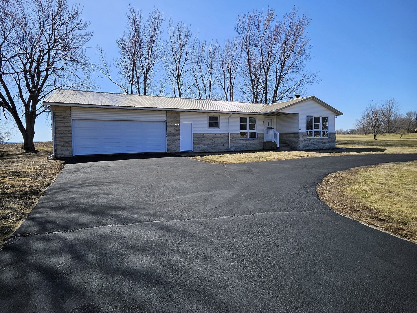 402 East Jackson Street Ohio, IL 61349 - Photo 1 of 1