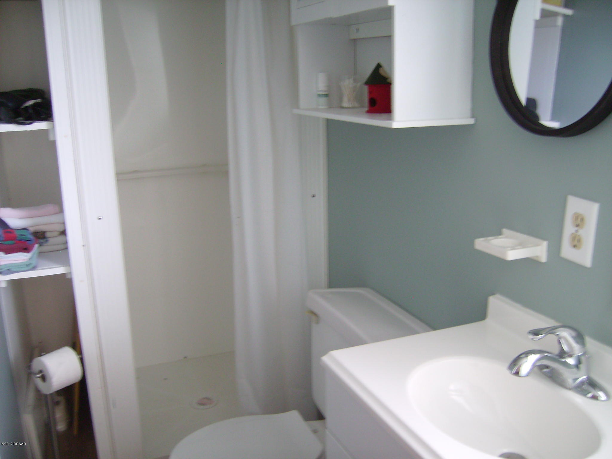 56326 Hickory Road Astor, FL 32102 - Photo 33 of 33 Guest House Bath