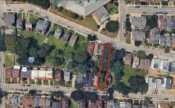 a city street filled with lots of traffic and tall buildings