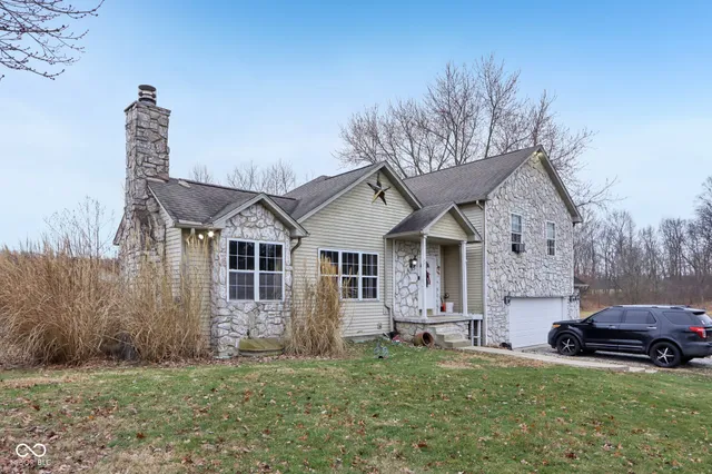 $379,900 | 46 West County Road 1000 South, Cloverdale, IN 46120