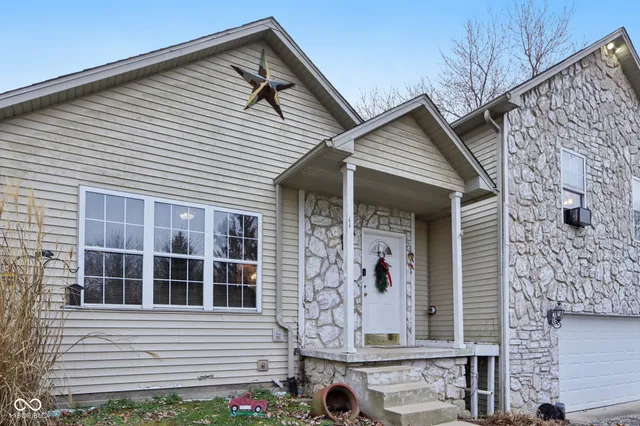 $379,900 | 46 West County Road 1000 South, Cloverdale, IN 46120