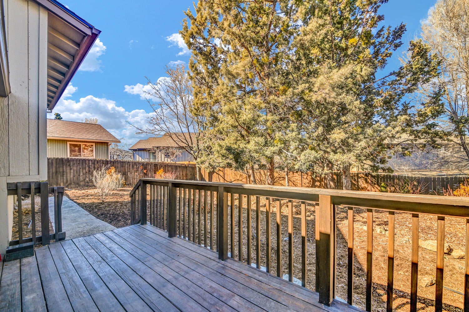 1142 Northeast Ross Road Bend, OR 97701 - Photo 22 of 30 Spacious deck outside of kitchen eating area.