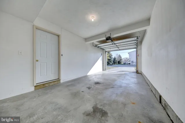 $1,950 | 693 East Walnut Street, Hanover, PA 17331