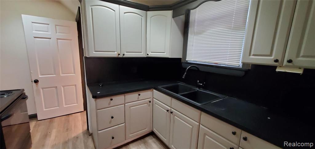 14424 Greenview Road Detroit, MI 48223 - Photo 13 of 47