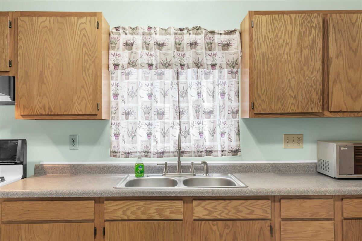 4924 Pleasant Grove Road Lansing, MI 48910 - Photo 15 of 26 15-Media Jett - 07