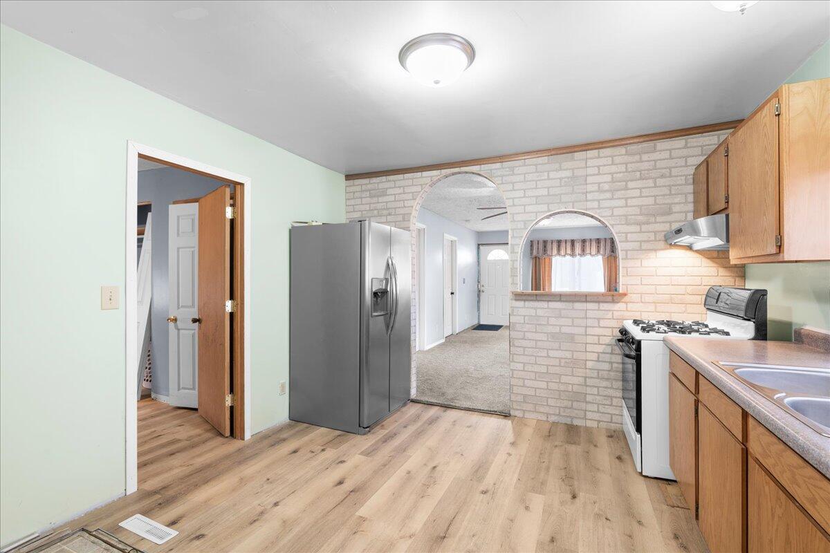 4924 Pleasant Grove Road Lansing, MI 48910 - Photo 16 of 26 16-Media Jett - 08