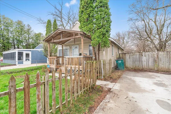 $125,000 | 4924 Pleasant Grove Road, Lansing, MI 48910